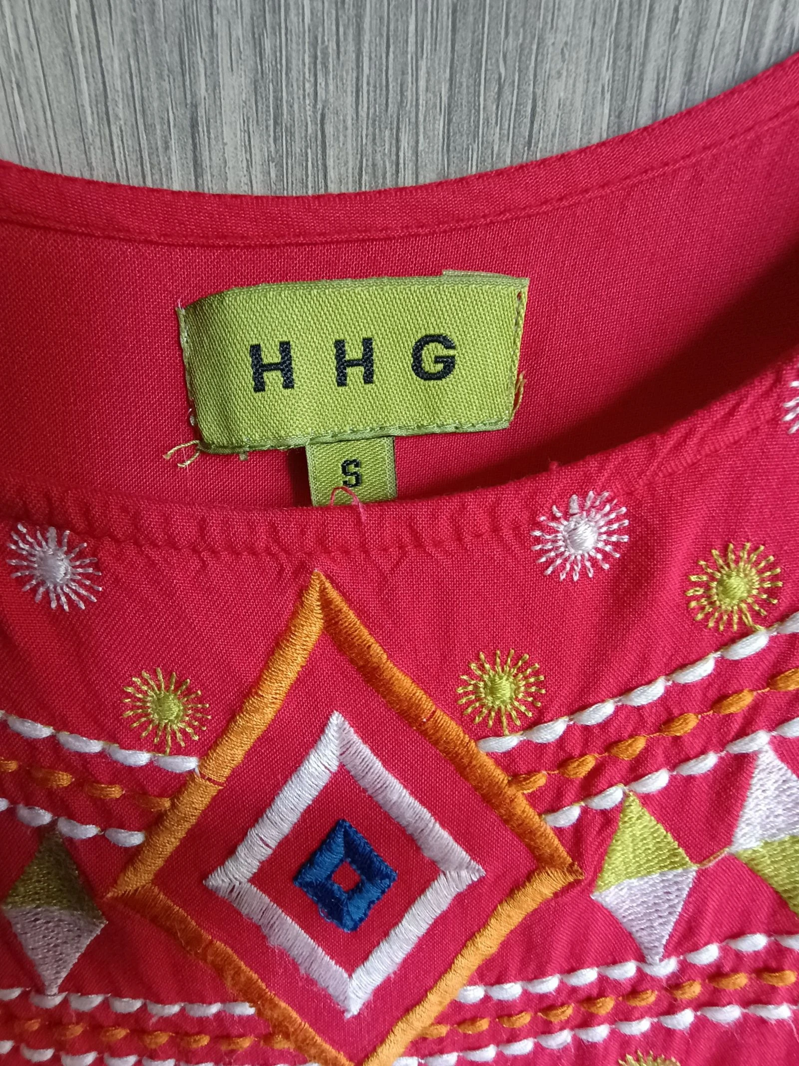 Hermoso vestido rosa intenso/rojo de HHG talla S. Con bordado estilo Ibiza – photo 4